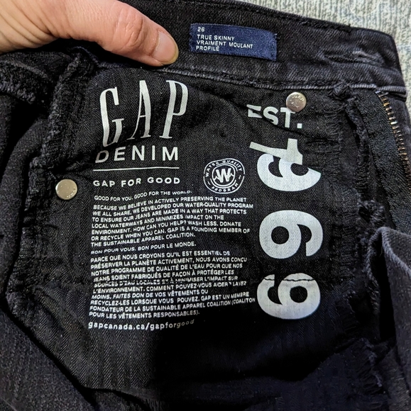 Gap True Skinny, size 26, frayed & distressed black jeans - Picture 3 of 10